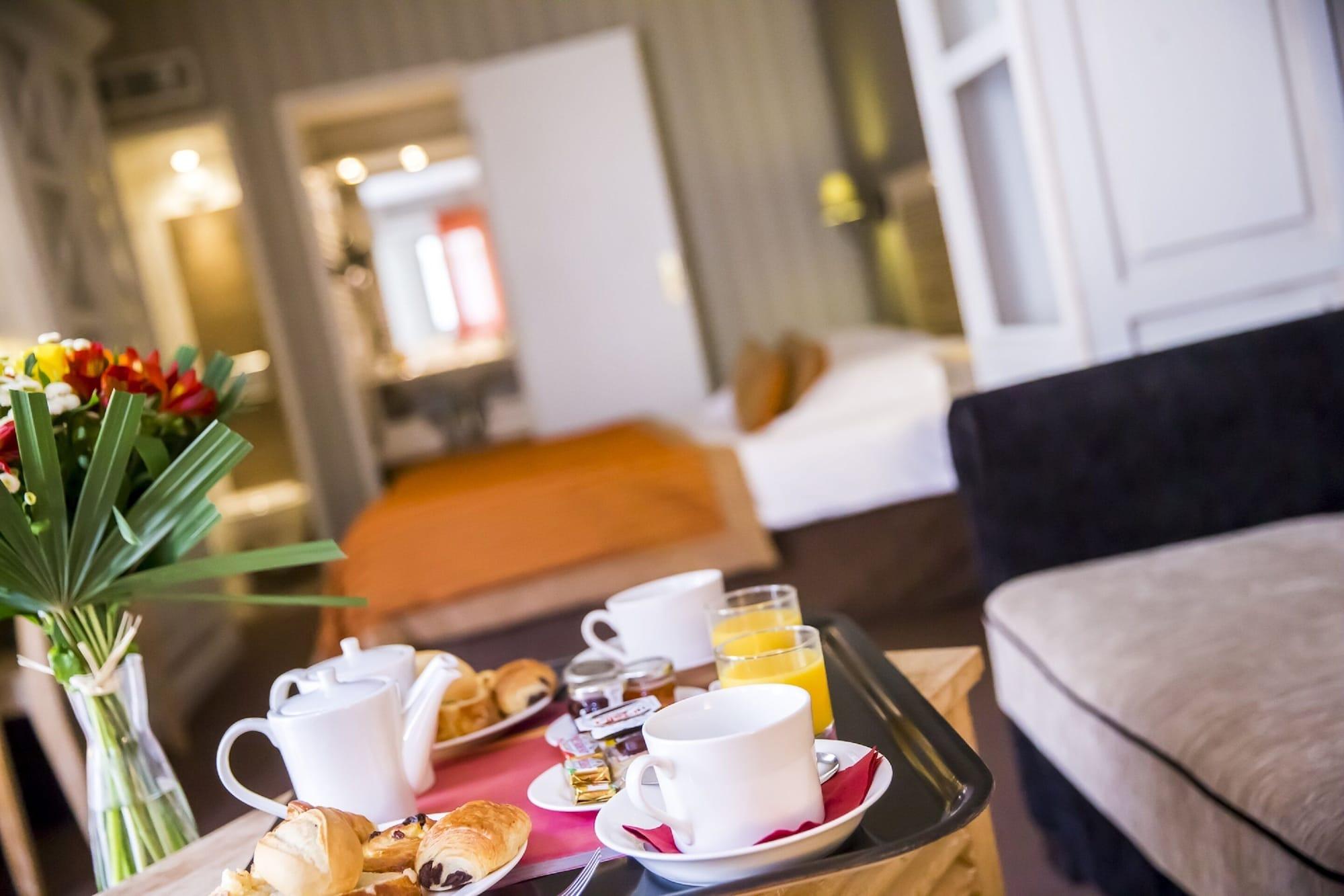 Almoria Hotel & Spa โดวีลล์ ภายนอก รูปภาพ