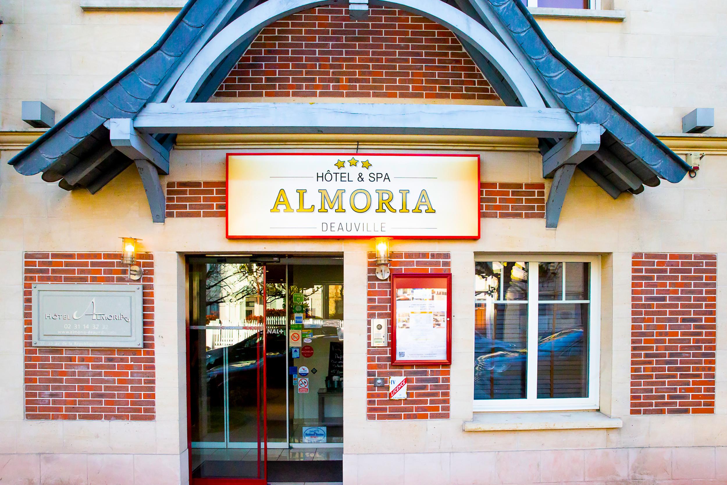Almoria Hotel & Spa โดวีลล์ ภายนอก รูปภาพ